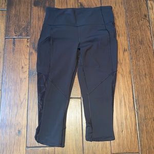 Lululemon black workout capris